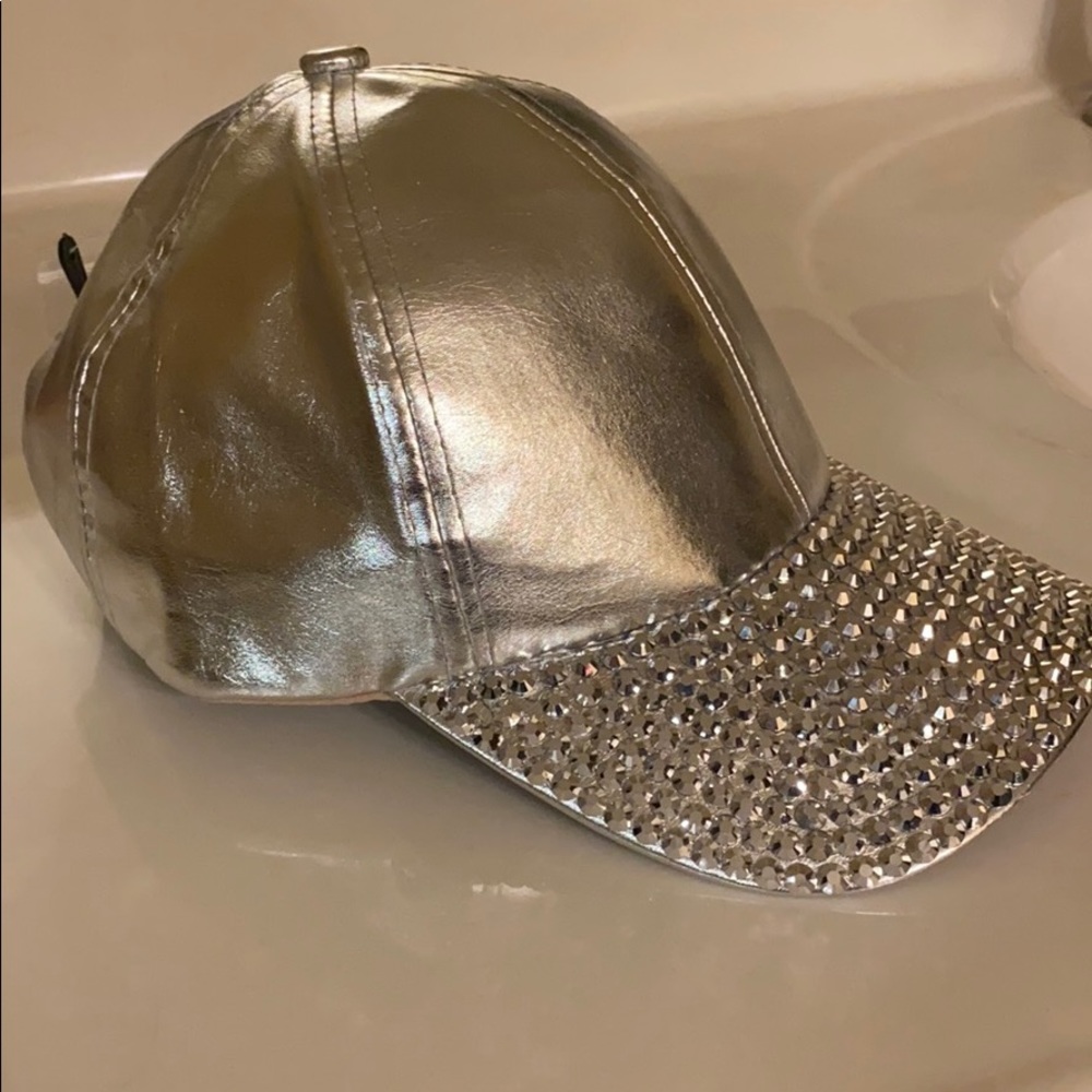 Jewel cap with extra jewels
